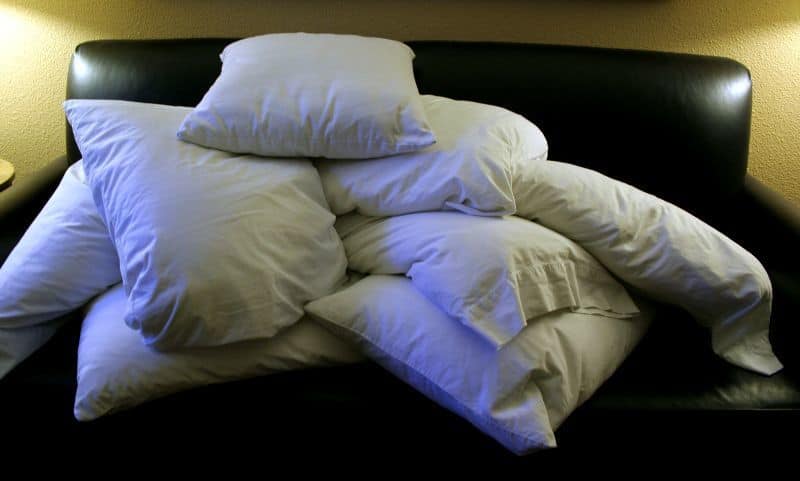 Pile_of_pillows.jpg